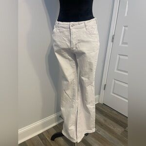 Chic White Flared Jeans